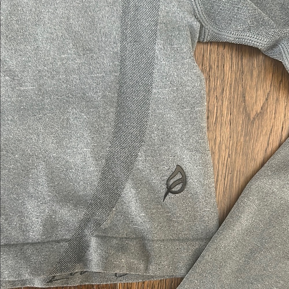 Ptula Long Sleeve Crop Top - Picture 2 of 6
